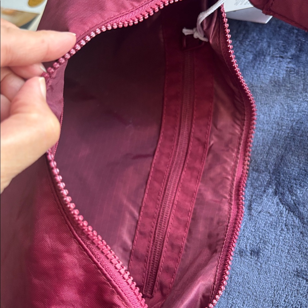 BAGGU UO Exclusive Medium Crescent Bag - Oxblood - Picture 3 of 6
